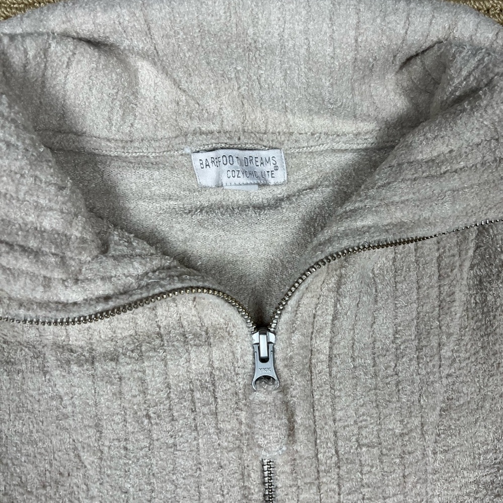 Barefoot Dreams Cozy Cream Zip-Up‎ - Picture 4 of 9